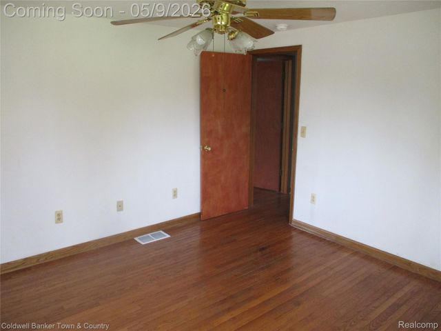 5656 Monroe Street, Dearborn Heights, MI 48125
