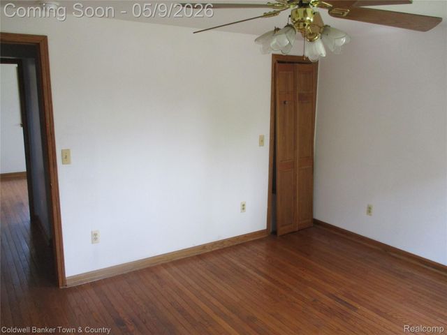 5656 Monroe Street, Dearborn Heights, MI 48125