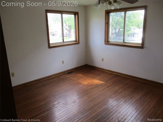 5656 Monroe Street, Dearborn Heights, MI 48125