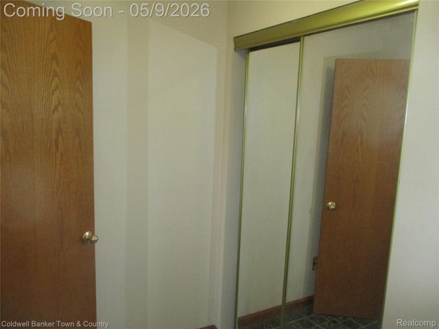 5656 Monroe Street, Dearborn Heights, MI 48125