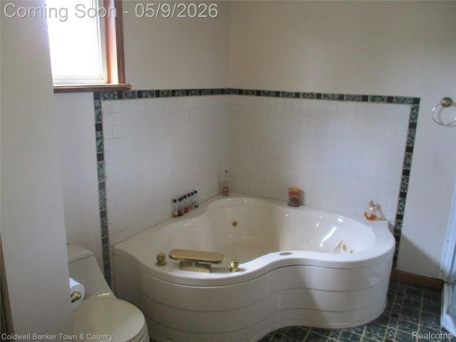 5656 Monroe Street, Dearborn Heights, MI 48125