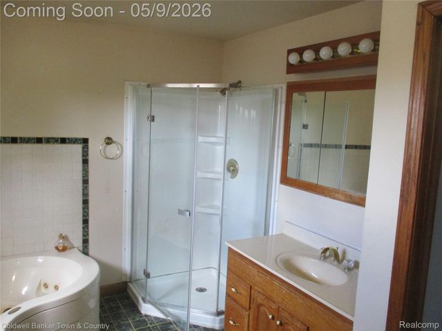 5656 Monroe Street, Dearborn Heights, MI 48125