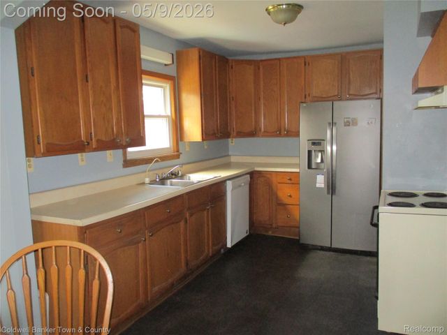 5656 Monroe Street, Dearborn Heights, MI 48125