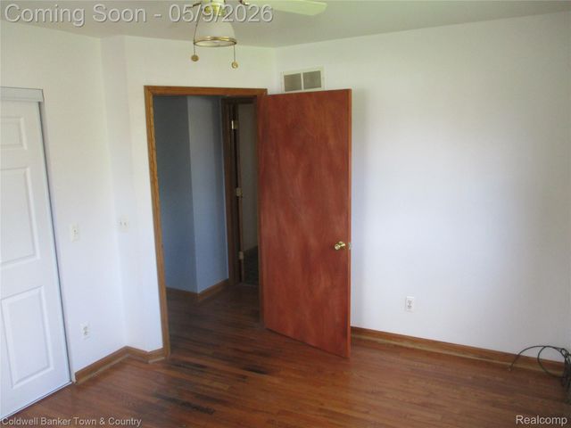5656 Monroe Street, Dearborn Heights, MI 48125