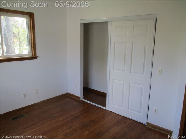 5656 Monroe Street, Dearborn Heights, MI 48125