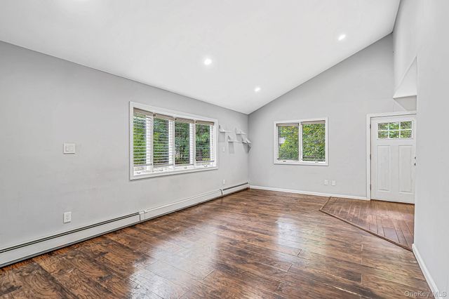 95 W Bartlett Road, Middle Island, NY 11953