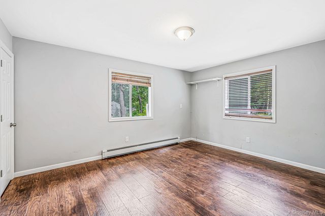 95 W Bartlett Road, Middle Island, NY 11953