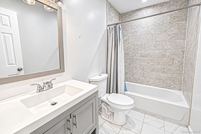 95 W Bartlett Road, Middle Island, NY 11953