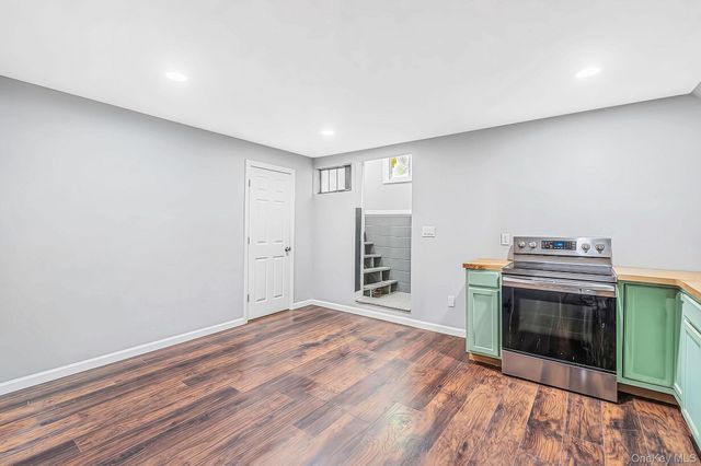 95 W Bartlett Road, Middle Island, NY 11953