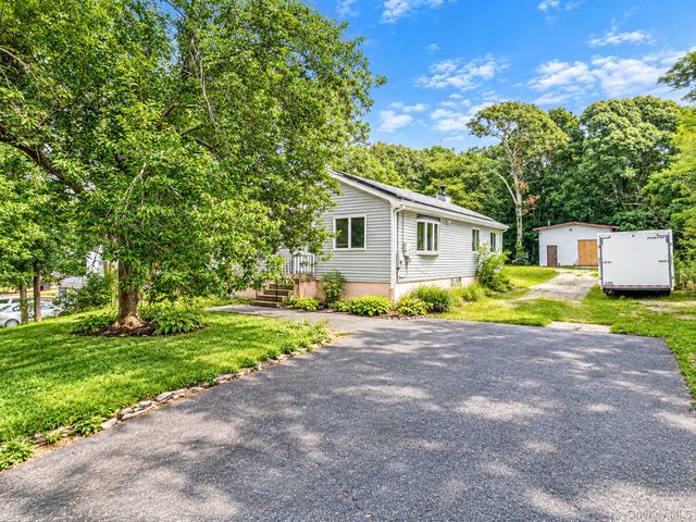 95 W Bartlett Road, Middle Island, NY 11953