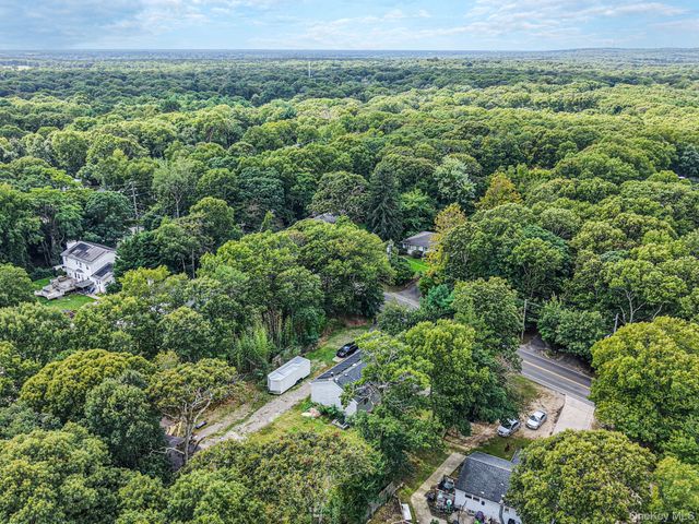 95 W Bartlett Road, Middle Island, NY 11953