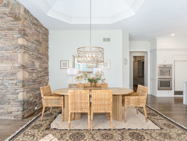4N881 Old Farm Road, St. Charles, IL 60175