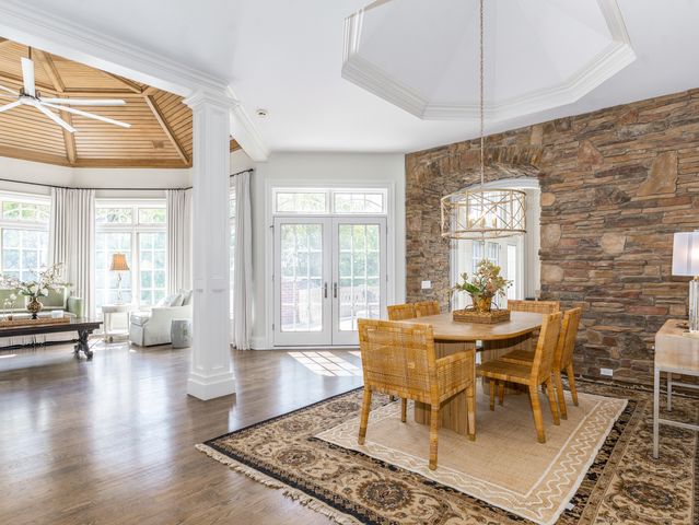 4N881 Old Farm Road, St. Charles, IL 60175