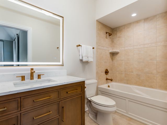 4N881 Old Farm Road, St. Charles, IL 60175
