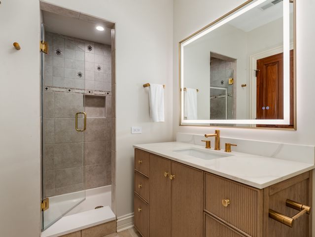 4N881 Old Farm Road, St. Charles, IL 60175