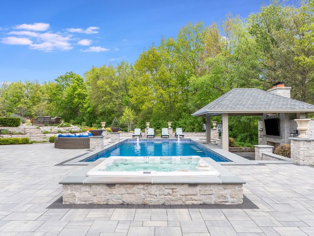 4N881 Old Farm Road, St. Charles, IL 60175