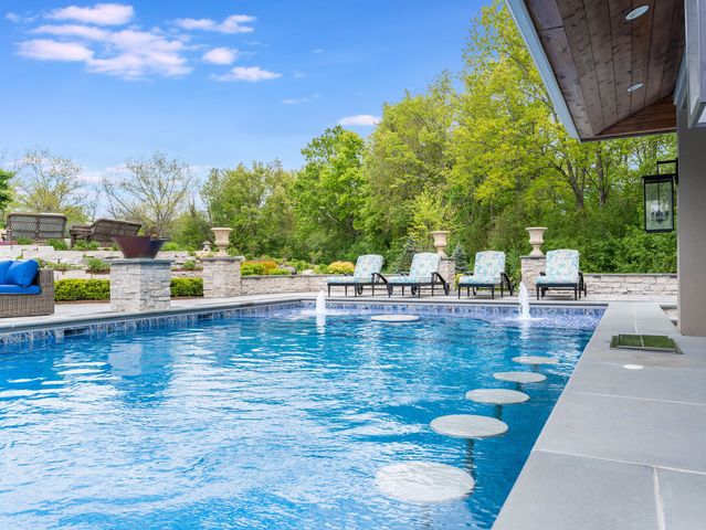 4N881 Old Farm Road, St. Charles, IL 60175