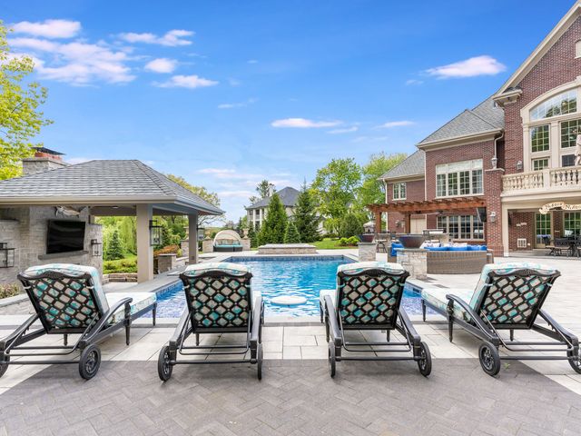 4N881 Old Farm Road, St. Charles, IL 60175