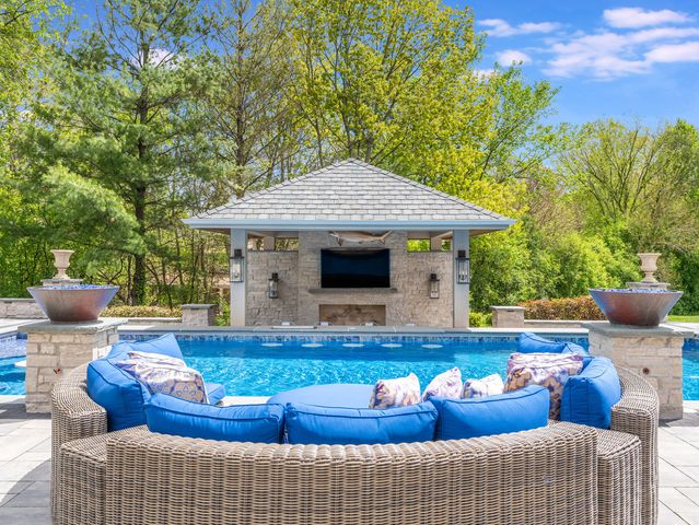 4N881 Old Farm Road, St. Charles, IL 60175
