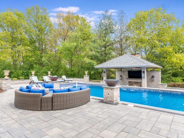 4N881 Old Farm Road, St. Charles, IL 60175