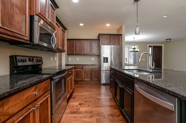 2000 BATES CREEK DR, Columbia, MO 65201