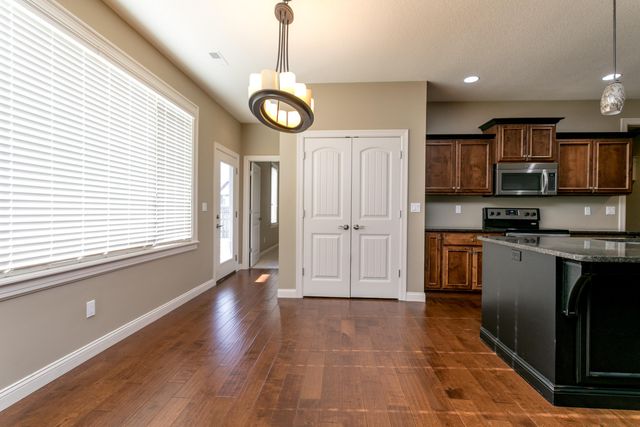 2000 BATES CREEK DR, Columbia, MO 65201