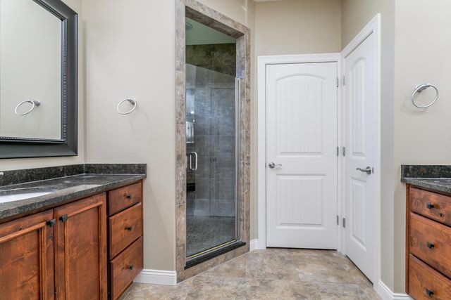 2000 BATES CREEK DR, Columbia, MO 65201