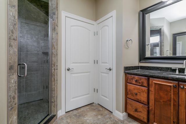 2000 BATES CREEK DR, Columbia, MO 65201