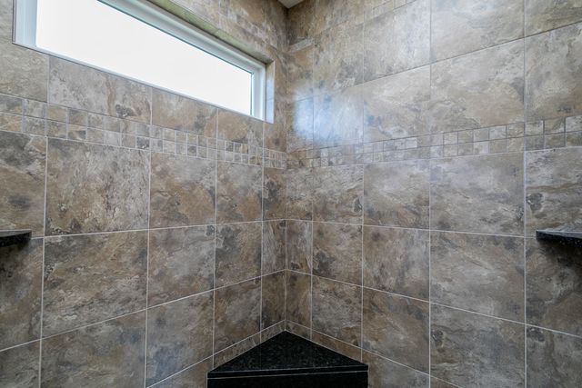 2000 BATES CREEK DR, Columbia, MO 65201