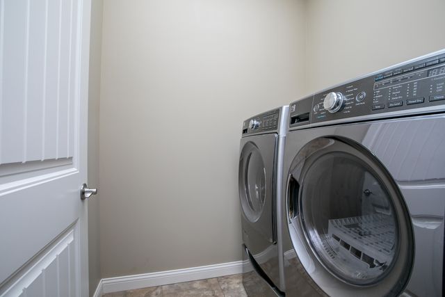 2000 BATES CREEK DR, Columbia, MO 65201