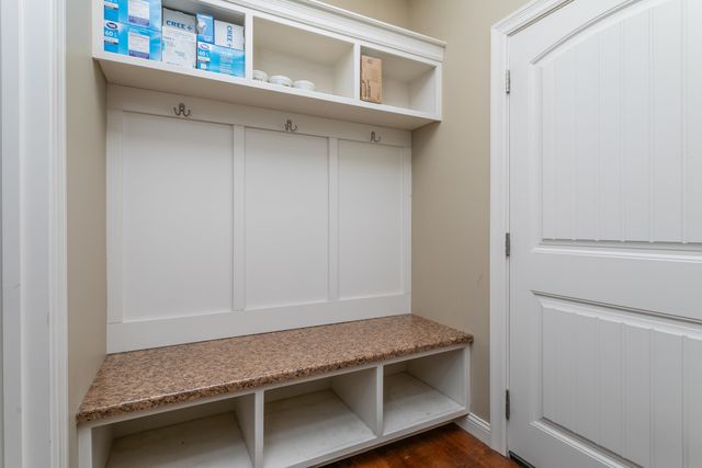 2000 BATES CREEK DR, Columbia, MO 65201