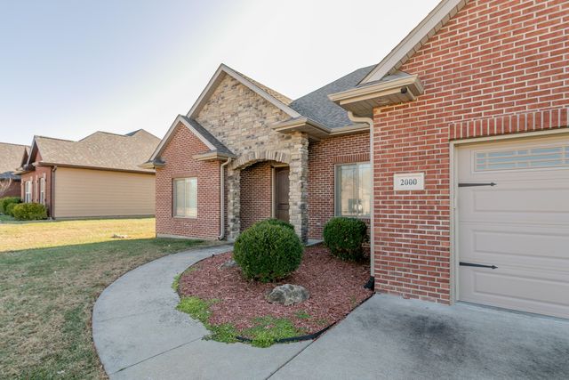 2000 BATES CREEK DR, Columbia, MO 65201