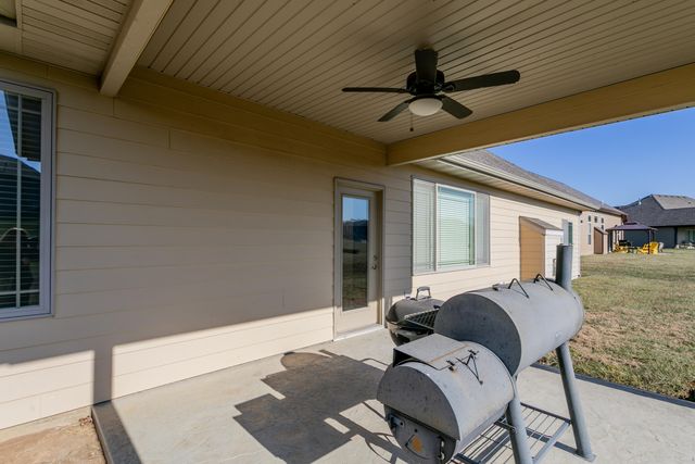 2000 BATES CREEK DR, Columbia, MO 65201