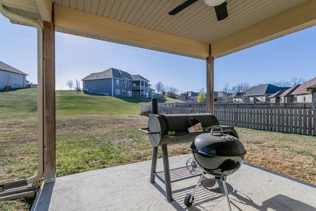 2000 BATES CREEK DR, Columbia, MO 65201