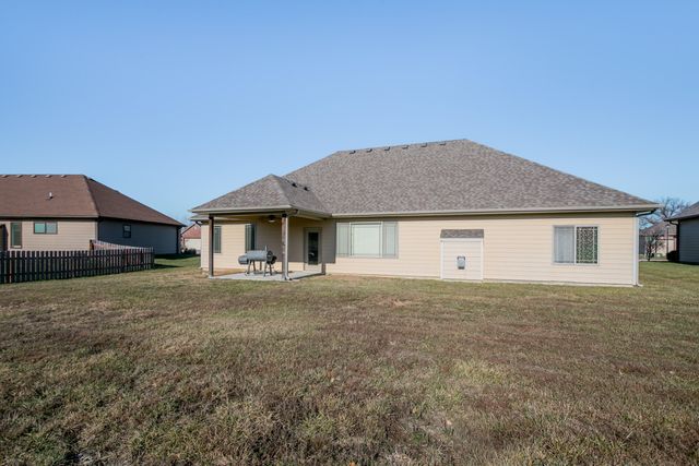 2000 BATES CREEK DR, Columbia, MO 65201