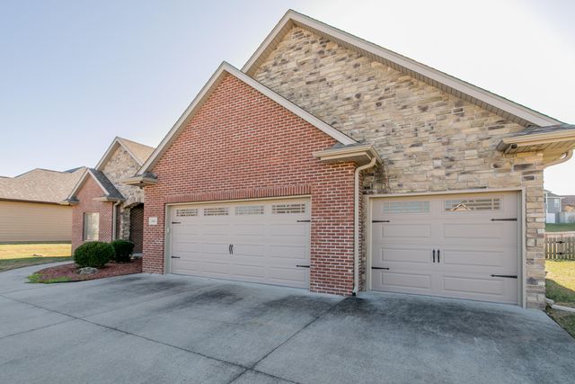 2000 BATES CREEK DR, Columbia, MO 65201