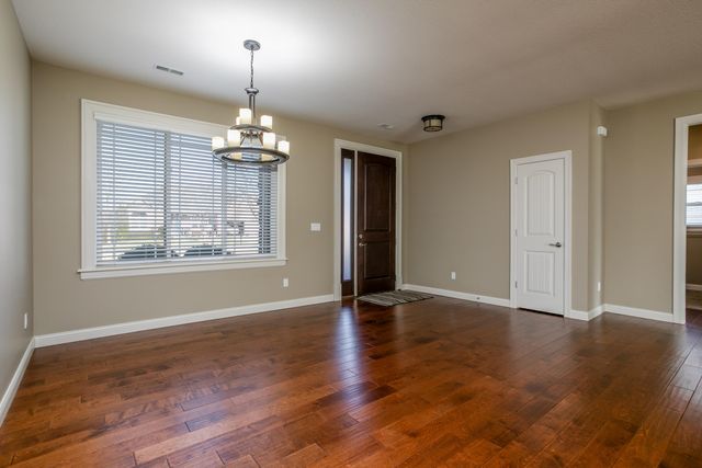 2000 BATES CREEK DR, Columbia, MO 65201