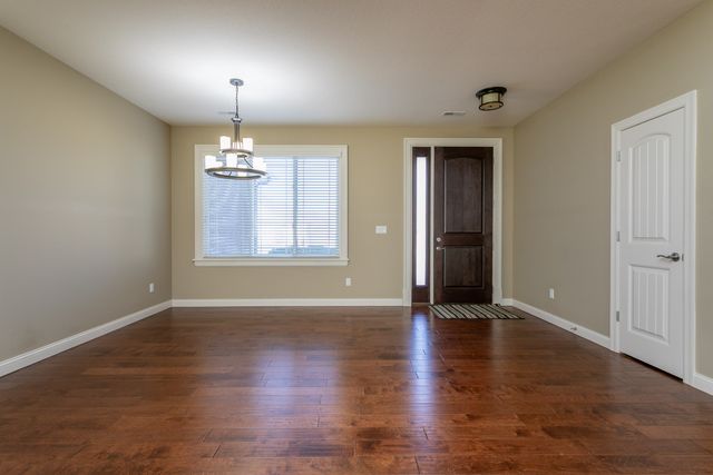 2000 BATES CREEK DR, Columbia, MO 65201