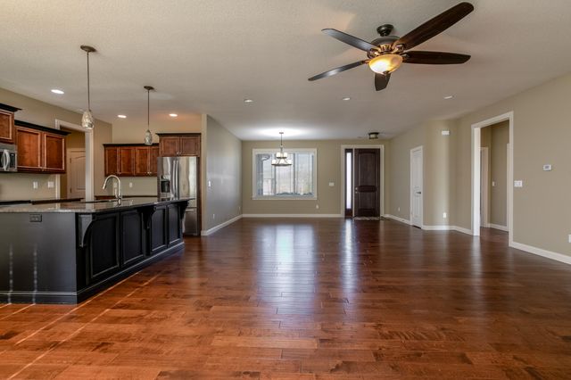 2000 BATES CREEK DR, Columbia, MO 65201