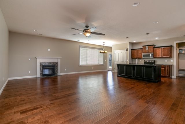 2000 BATES CREEK DR, Columbia, MO 65201