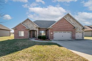 2000 BATES CREEK DR, Columbia, MO 65201