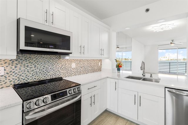 7922 SAILBOAT KEY BOULEVARD S 206, South Pasadena, FL 33707