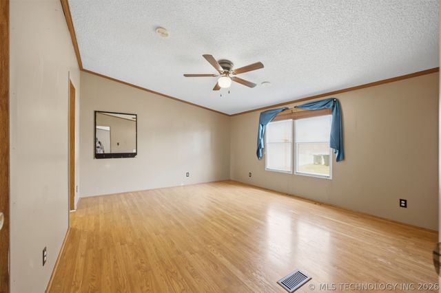 9283 SW Gowen Road, Hartshorne, OK 74547