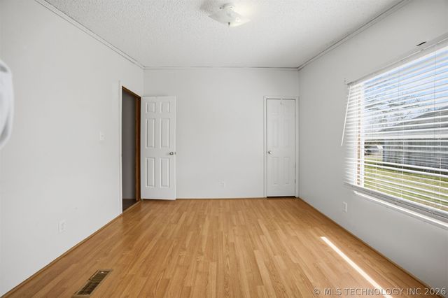 9283 SW Gowen Road, Hartshorne, OK 74547