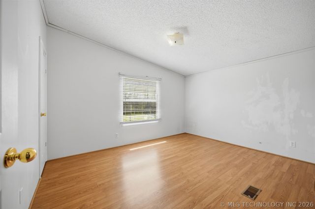 9283 SW Gowen Road, Hartshorne, OK 74547