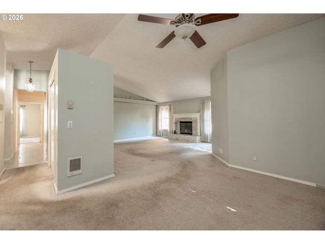210 Nw 111TH Loop, Vancouver, WA 98685
