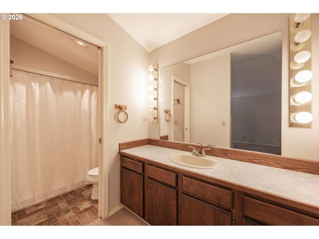 210 Nw 111TH Loop, Vancouver, WA 98685