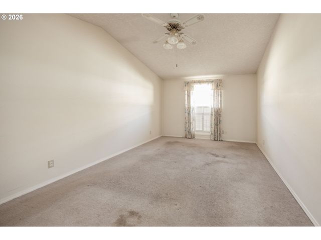 210 Nw 111TH Loop, Vancouver, WA 98685