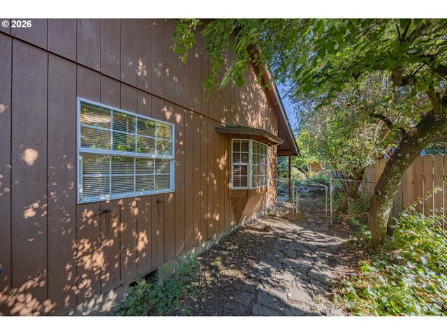 210 Nw 111TH Loop, Vancouver, WA 98685