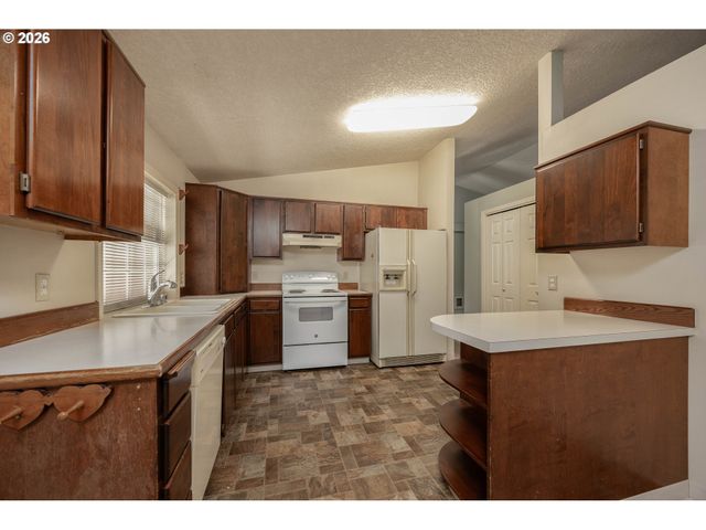 210 Nw 111TH Loop, Vancouver, WA 98685
